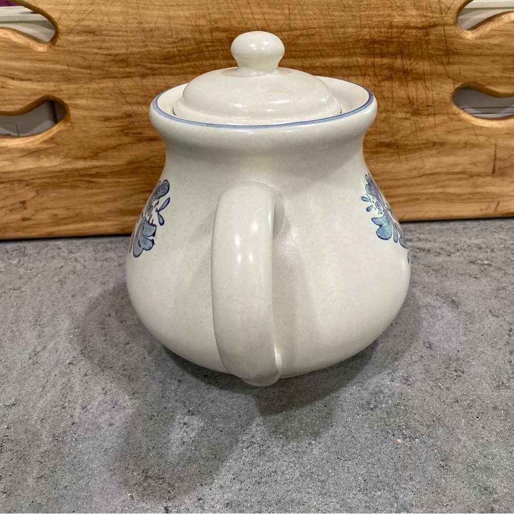 Pfaltzgraff Yorktowne tea pot with lid - Picture 6 of 11